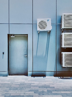 Staying Cool: Exploring Passive Cooling Methods to Minimise Carbon Emissions