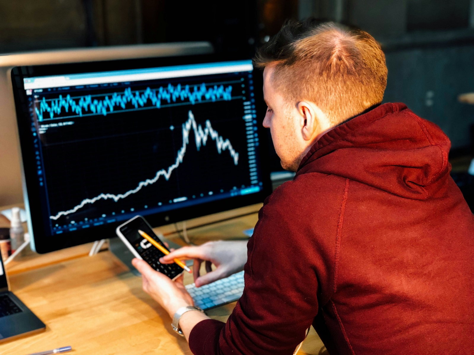 Balancing Financial Gains and Sustainability Through Green Investing